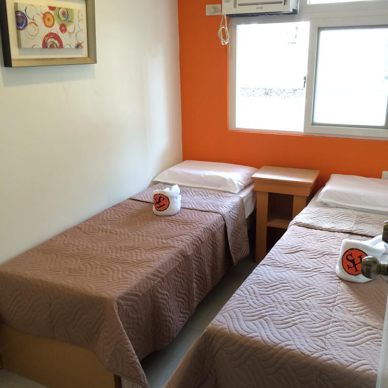 Stone House Hotel Pasay Oda fotoğraf