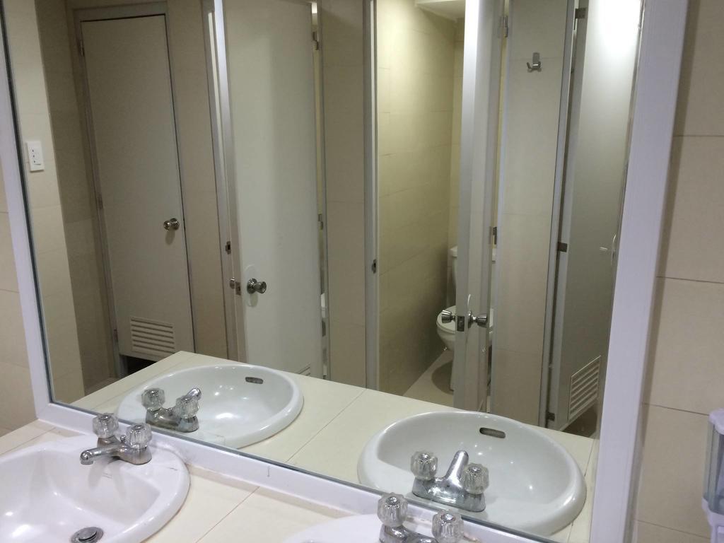 Stone House Hotel Pasay Dış mekan fotoğraf