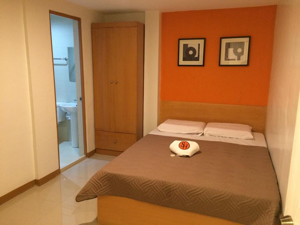Stone House Hotel Pasay Dış mekan fotoğraf